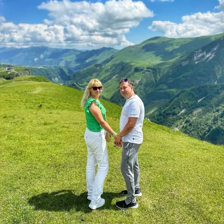Olena e Vadim Roshchin, fondatori di Kelhis, in montagna